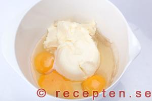 ägg, crème fraiche, salt, peppar