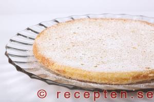 serverad citronkladdkaka med florsocker