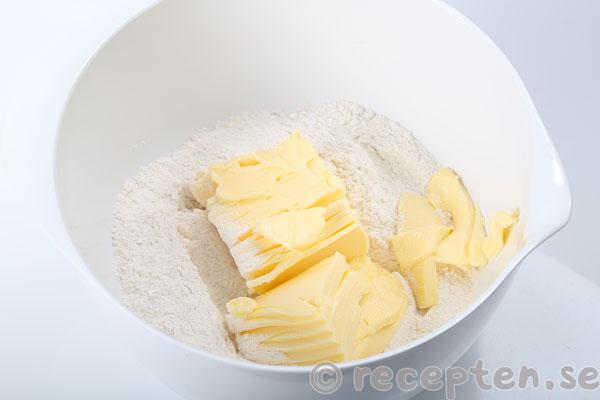 bunke med tillsatt smör